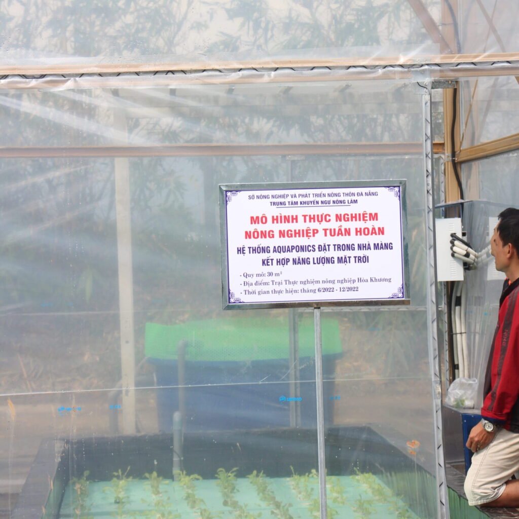 Bảng giới thiệu mô hình thực nghiệm nông nghiệp tuần hoàn — hệ thống aquaponics trong nhà màng kết hợp năng lượng mặt trời